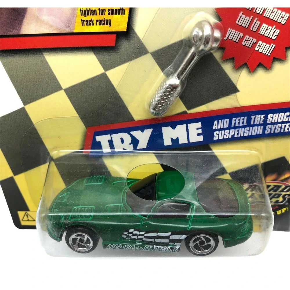 Road Champs Car and Driver Shock Racers 2000 '00 Chevrolet Chevy Corvette 1/64‎